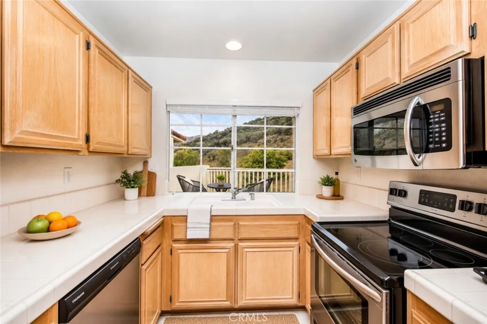 5805 Oak Bend Lane #407 Oak Park, CA 91377