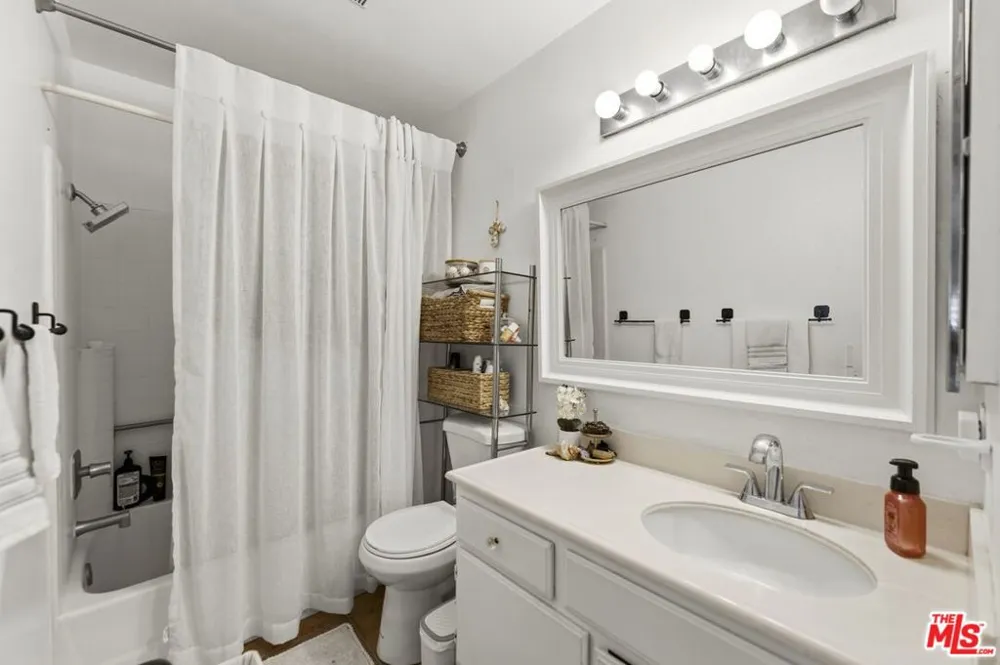 2352 Archwood Lane #50 Simi Valley, CA 93063