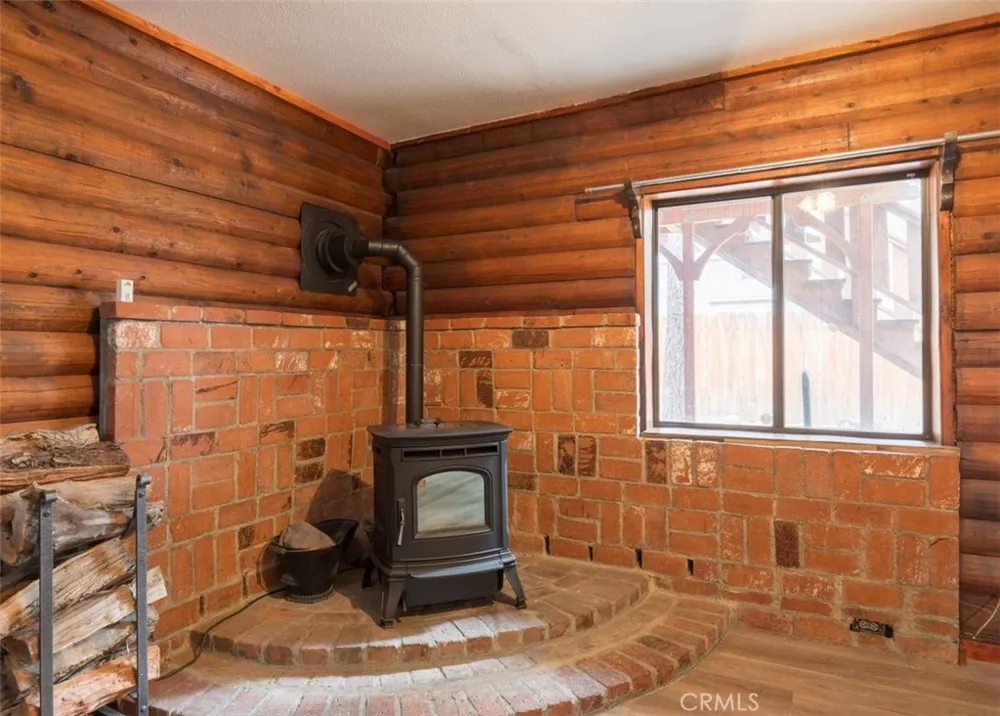925 E LANE Big Bear City, CA 92314