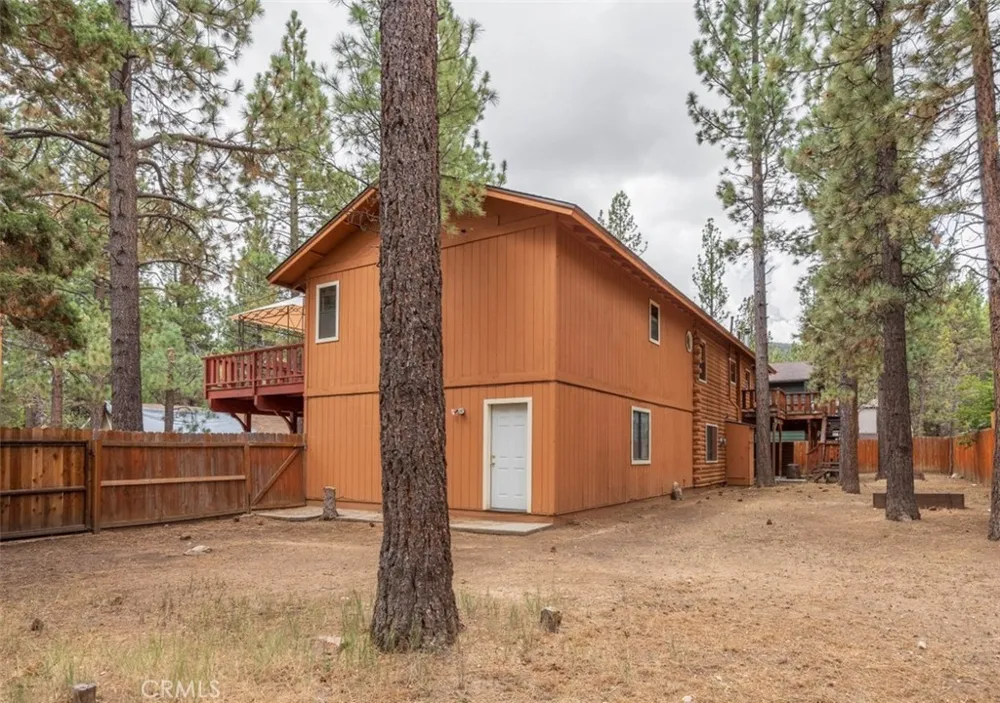 925 E LANE Big Bear City, CA 92314