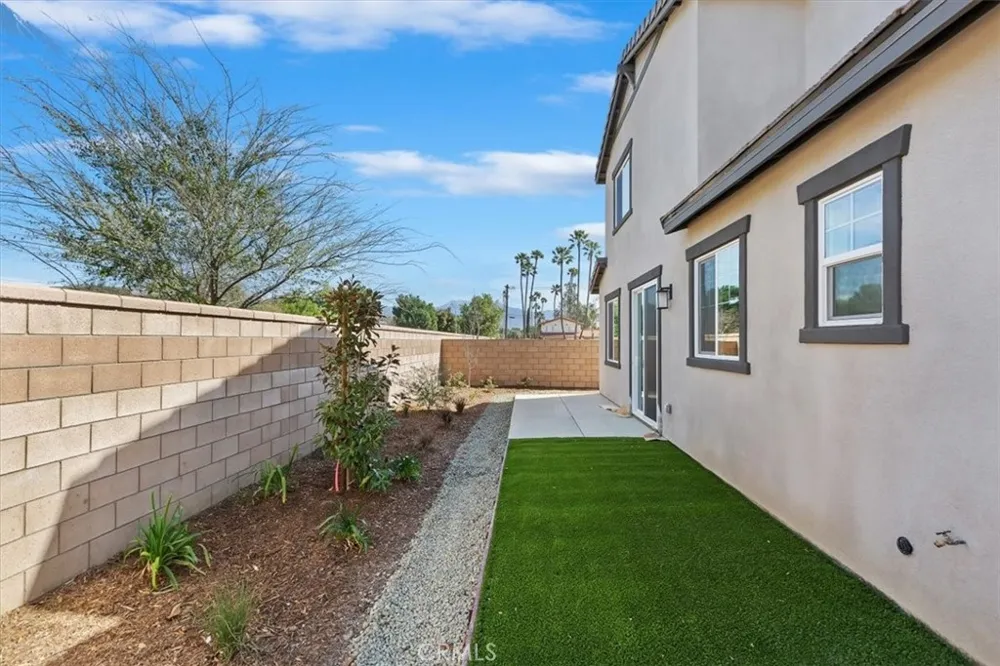 1992 Nathan Lane San Jacinto, CA 92582