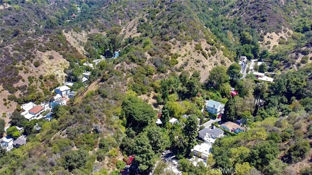 9837 Easton Beverly Hills, CA 90210