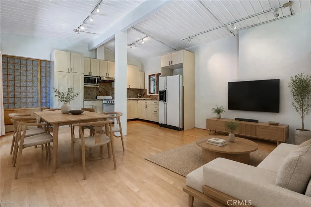 9837 Easton Beverly Hills, CA 90210