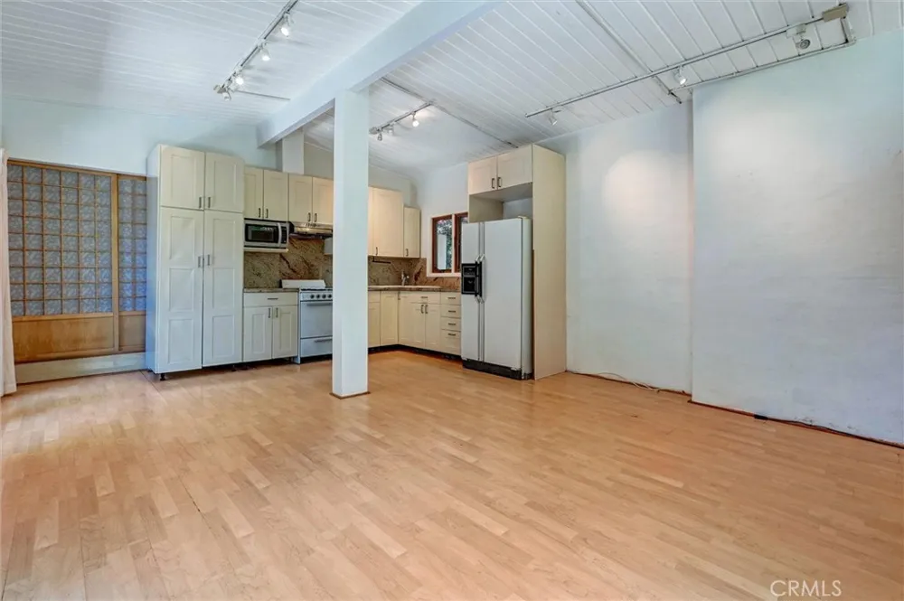 9837 Easton Beverly Hills, CA 90210