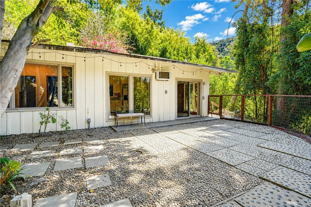 9837 Easton Beverly Hills, CA 90210