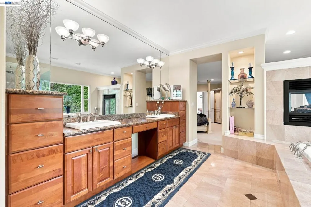 1769 Carmel Ct Hayward, CA 94541