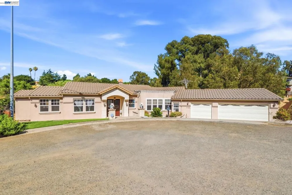 1769 Carmel Ct Hayward, CA 94541