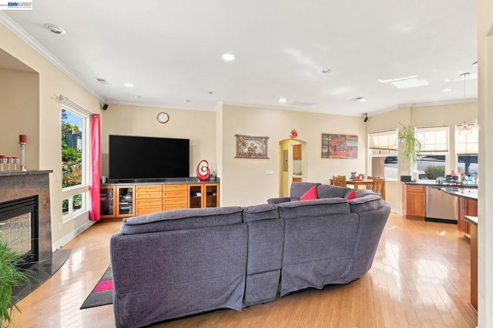 1769 Carmel Ct Hayward, CA 94541