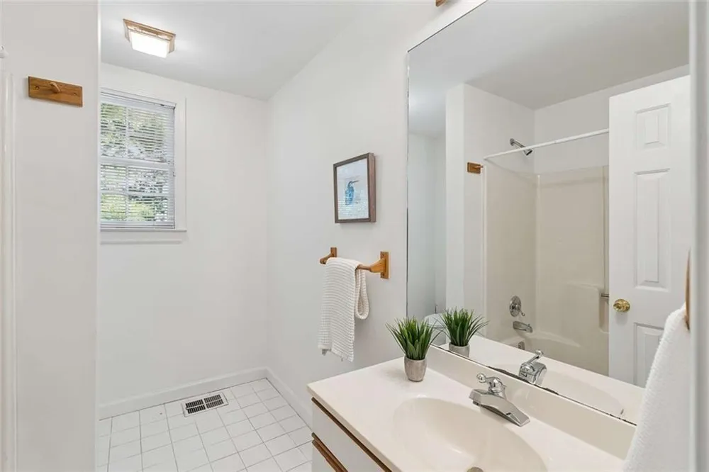 805 Holmes Street NW Atlanta, GA 30318
