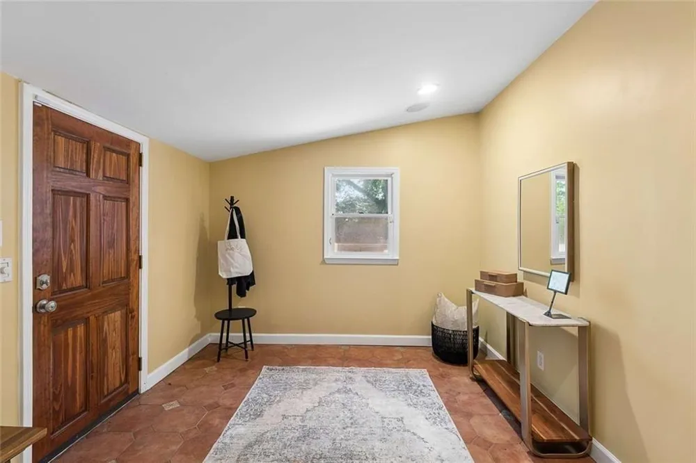 805 Holmes Street NW Atlanta, GA 30318