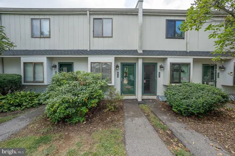 424 SUMMIT HOUSE #424