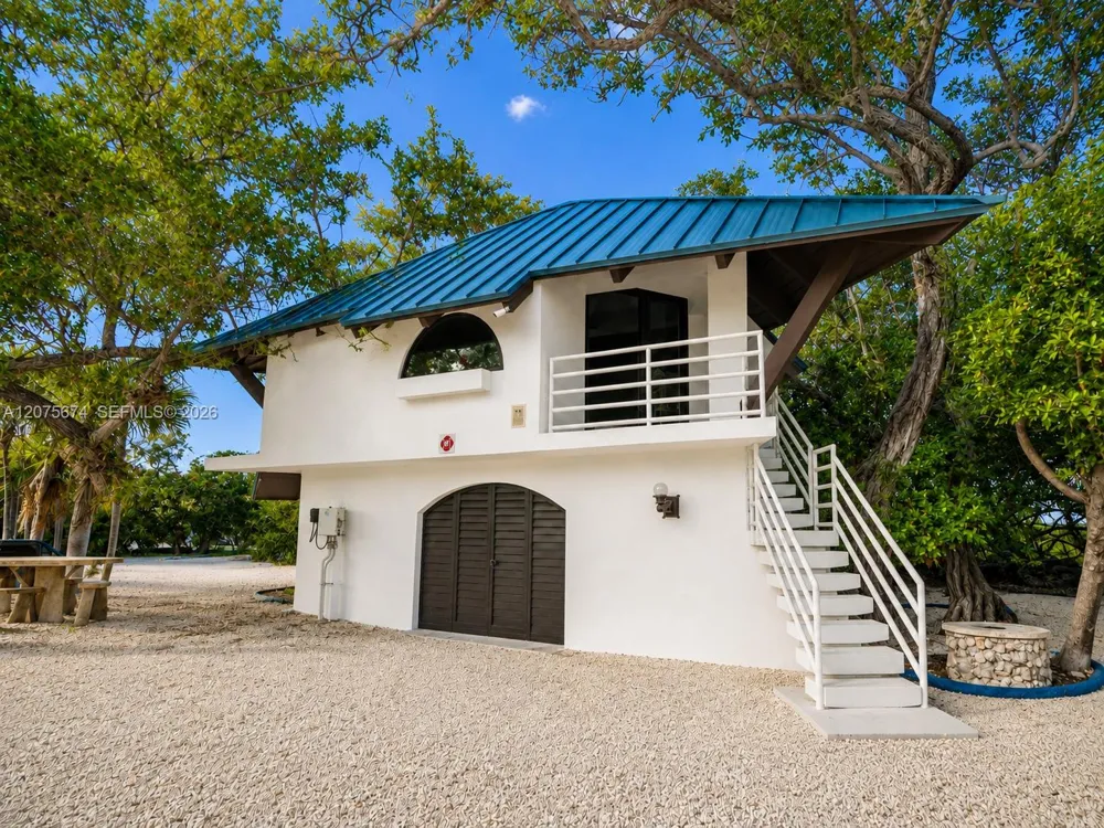 1557 Long Beach Dr Big Pine, FL 33043