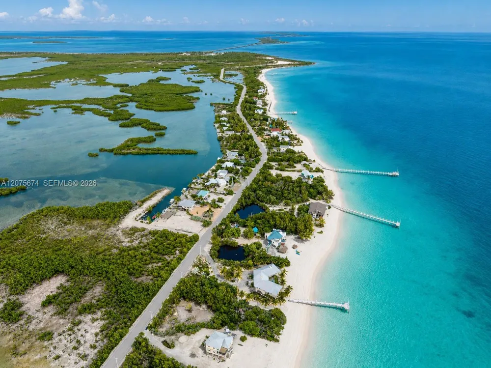 1557 Long Beach Dr Big Pine, FL 33043