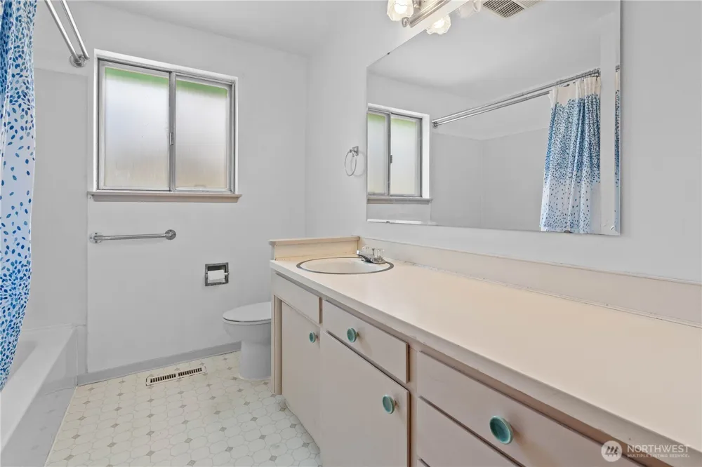 9801 Kenwood Drive SW Lakewood, WA 98498