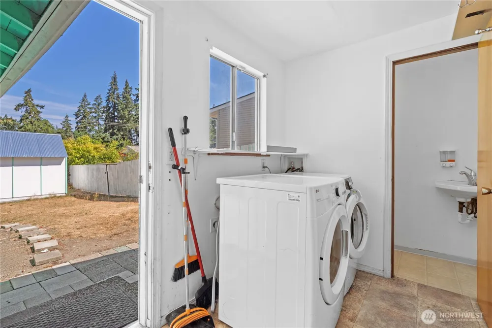 9801 Kenwood Drive SW Lakewood, WA 98498