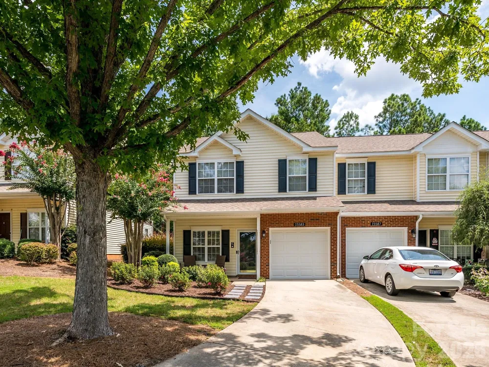15583 Stronvar House Lane Charlotte, NC 28277