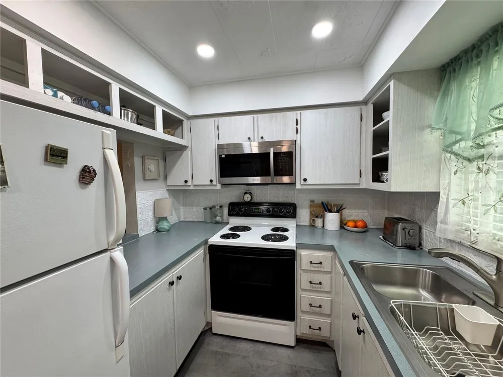 304 46TH AVENUE TERRACE W #421 Bradenton, FL 34207