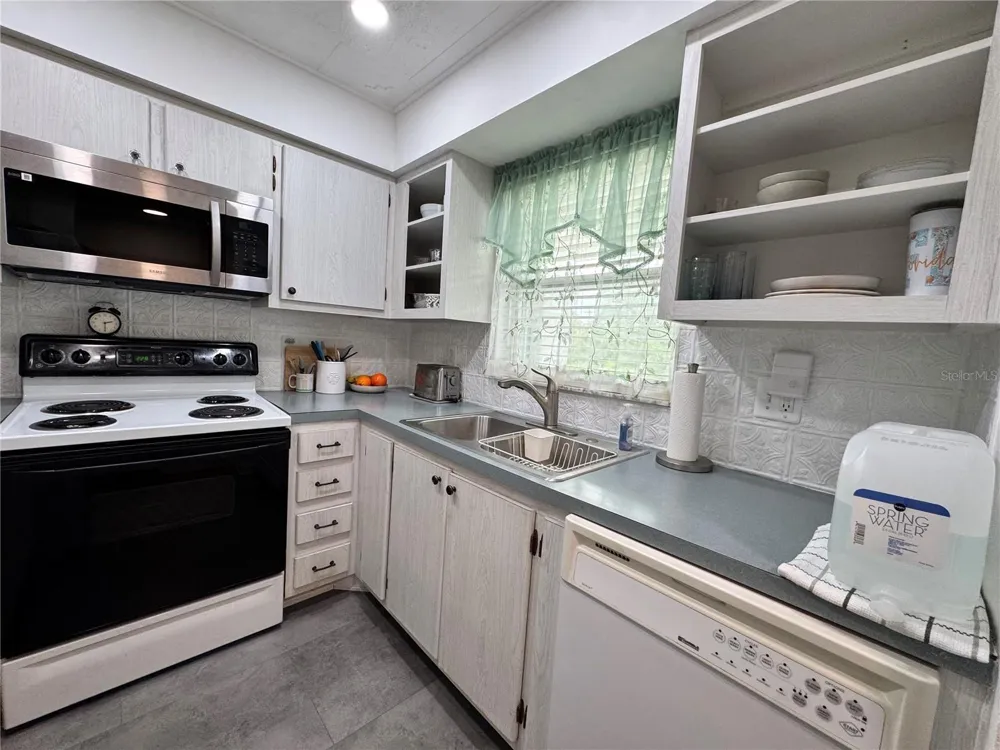 304 46TH AVENUE TERRACE W #421 Bradenton, FL 34207