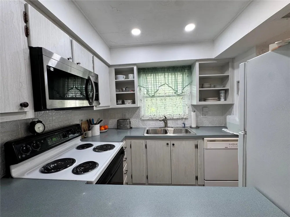 304 46TH AVENUE TERRACE W #421 Bradenton, FL 34207