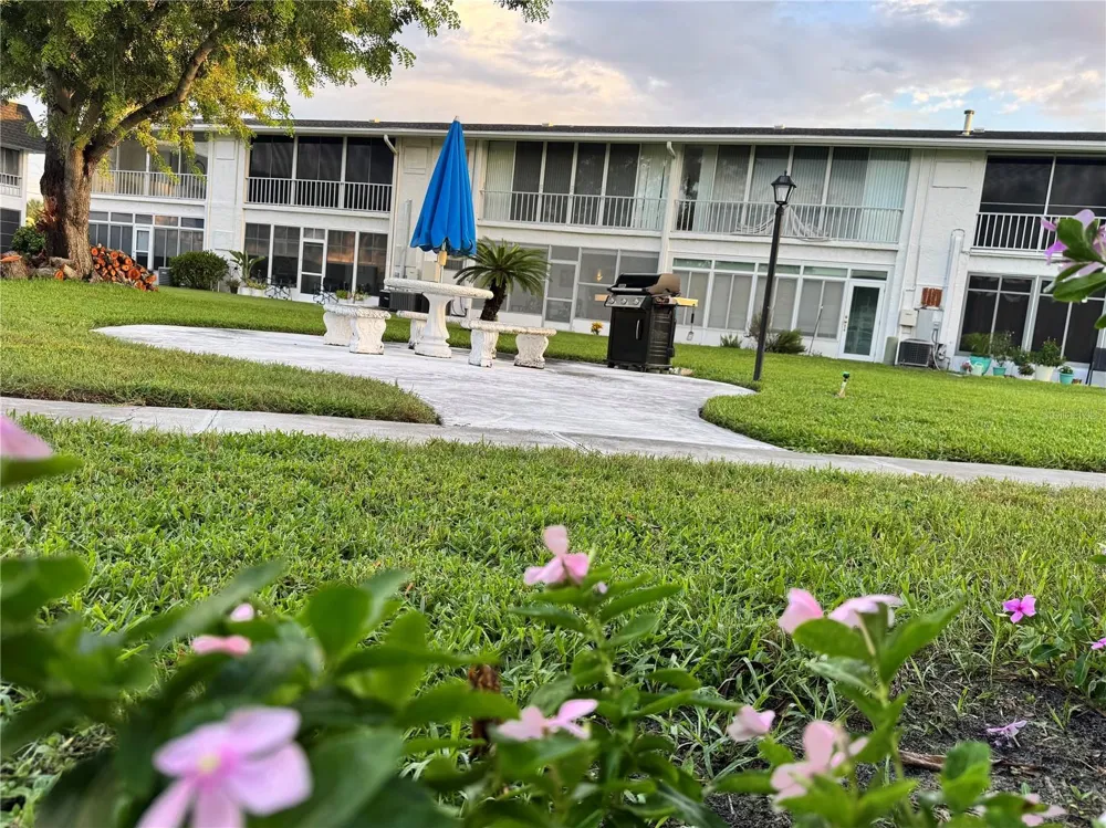 304 46TH AVENUE TERRACE W #421 Bradenton, FL 34207