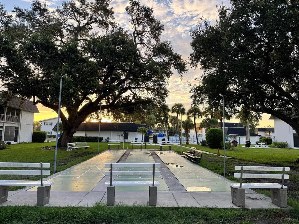 304 46TH AVENUE TERRACE W #421 Bradenton, FL 34207
