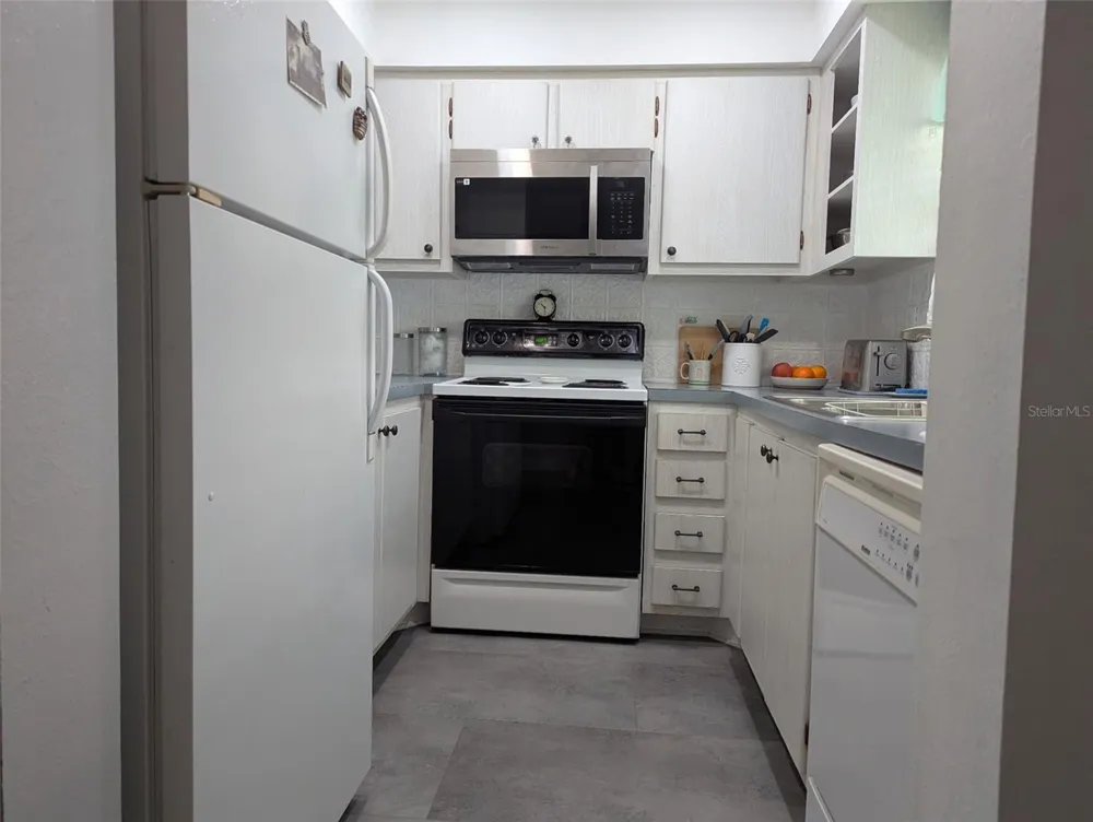 304 46TH AVENUE TERRACE W #421 Bradenton, FL 34207