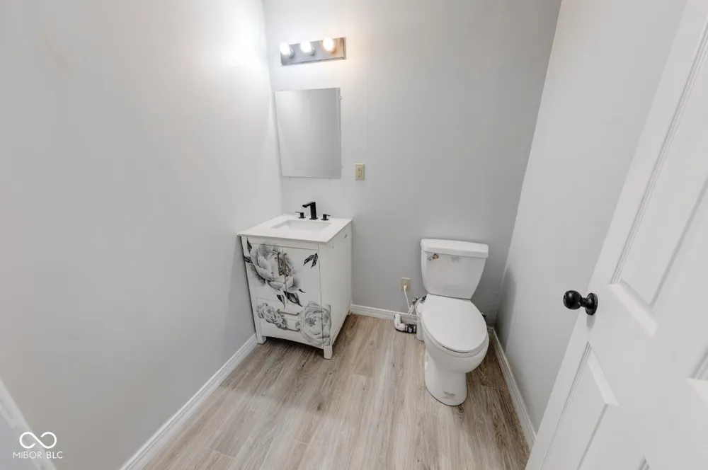 2042 Thousand Oaks Boulevard Indianapolis, IN 46214