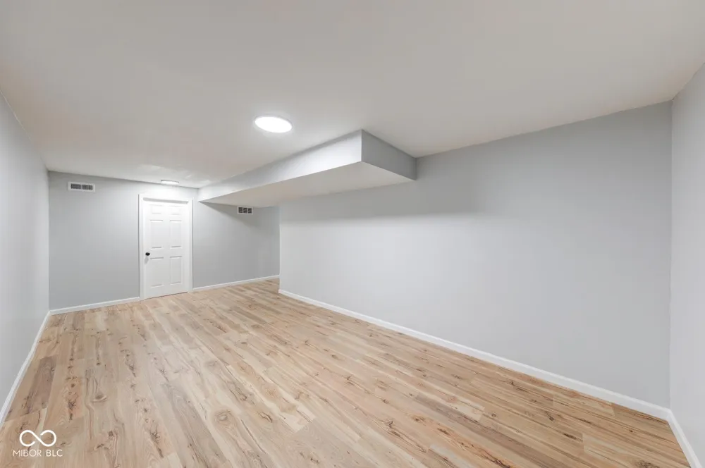 2042 Thousand Oaks Boulevard Indianapolis, IN 46214