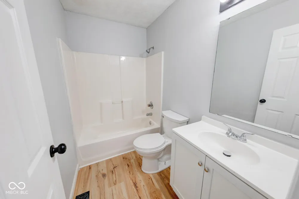 2042 Thousand Oaks Boulevard Indianapolis, IN 46214