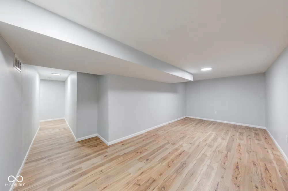 2042 Thousand Oaks Boulevard Indianapolis, IN 46214