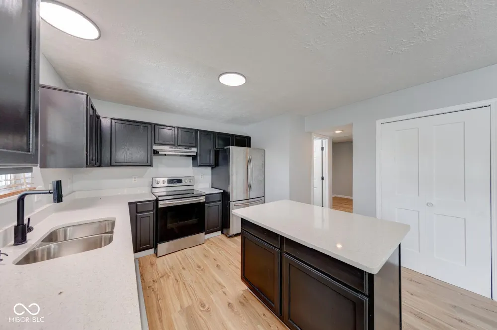 2042 Thousand Oaks Boulevard Indianapolis, IN 46214