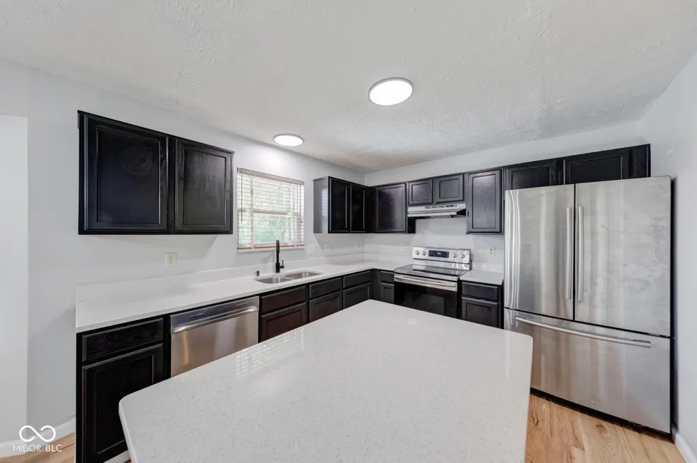2042 Thousand Oaks Boulevard Indianapolis, IN 46214