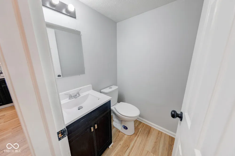 2042 Thousand Oaks Boulevard Indianapolis, IN 46214