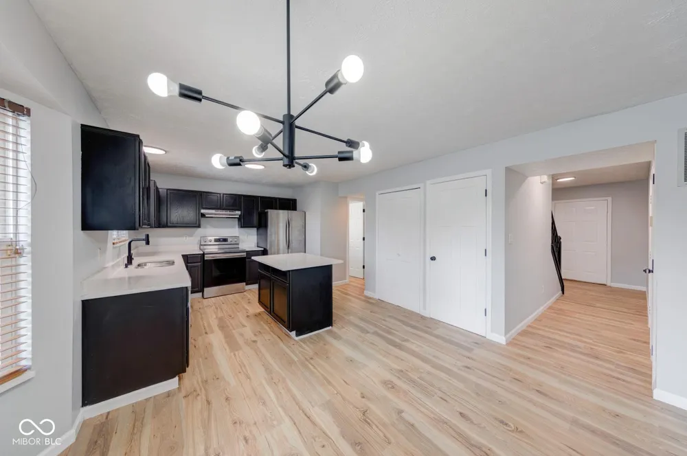 2042 Thousand Oaks Boulevard Indianapolis, IN 46214