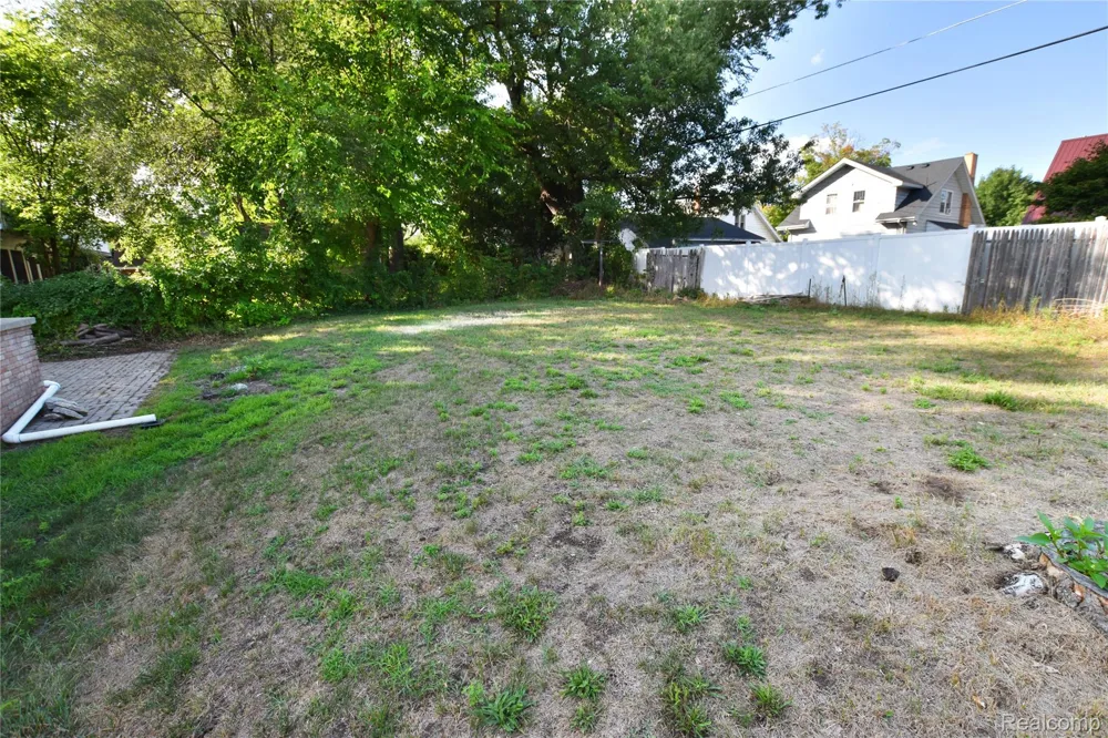 2332 Nolen Drive Flint City, MI 48504