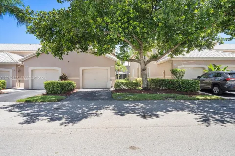 2224 Salerno Cir