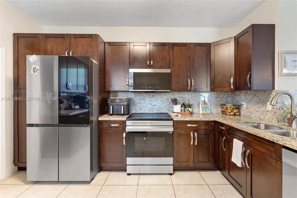 2224 Salerno Cir Weston, FL 33327