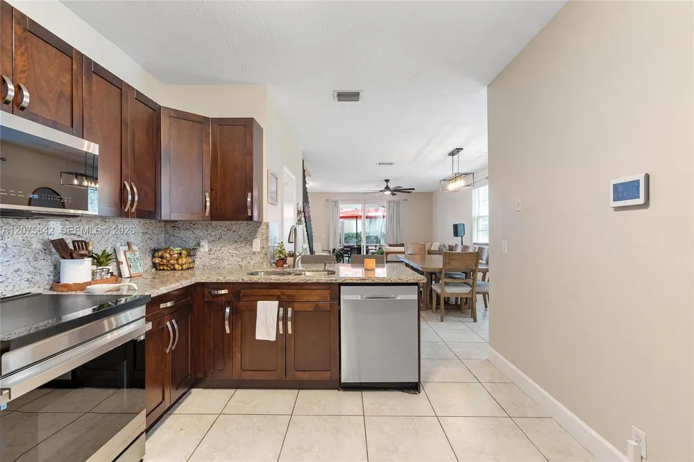2224 Salerno Cir Weston, FL 33327