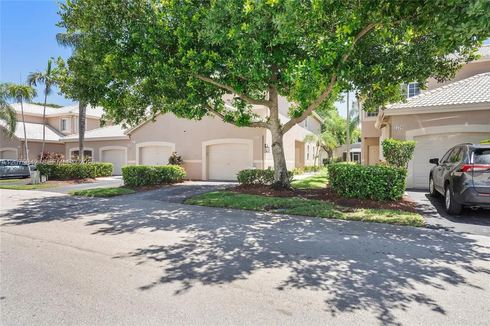 2224 Salerno Cir Weston, FL 33327