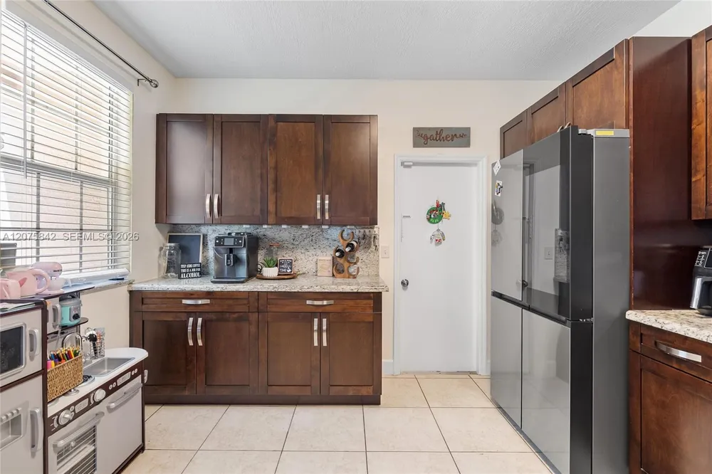 2224 Salerno Cir Weston, FL 33327