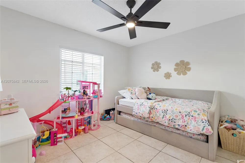 2224 Salerno Cir Weston, FL 33327