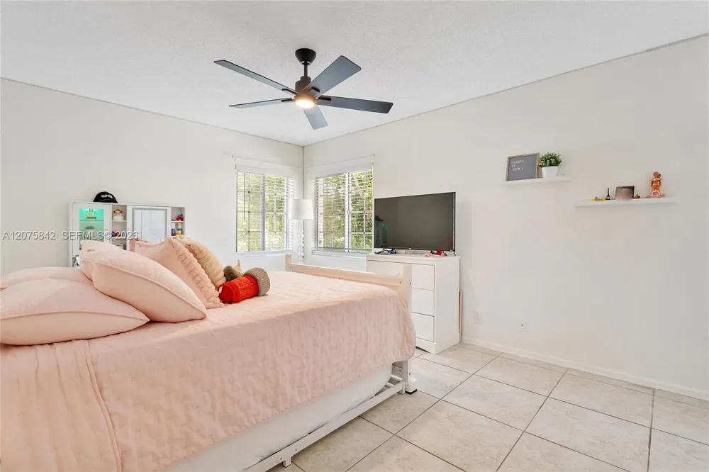 2224 Salerno Cir Weston, FL 33327
