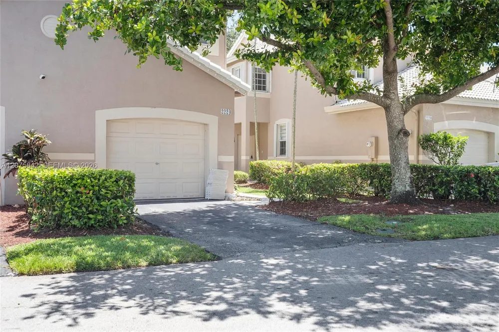 2224 Salerno Cir Weston, FL 33327