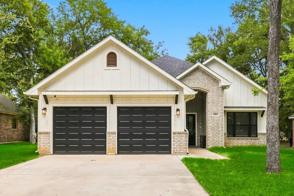 1001 Oak Valley Road Burleson, TX 76028