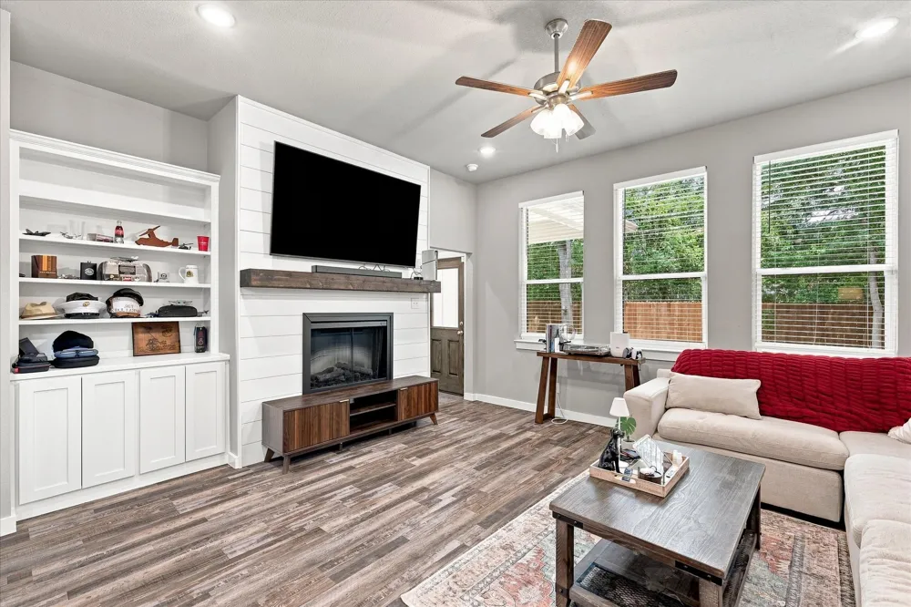 1001 Oak Valley Road Burleson, TX 76028