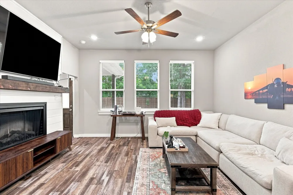 1001 Oak Valley Road Burleson, TX 76028