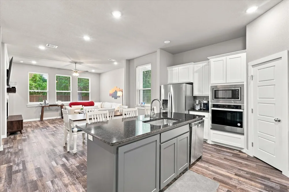 1001 Oak Valley Road Burleson, TX 76028