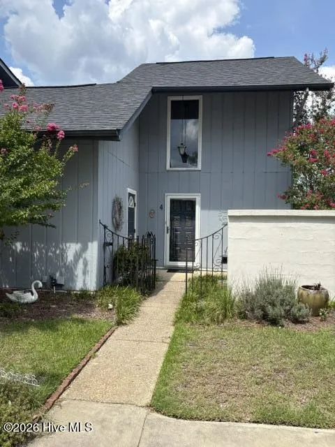 4 Foxhill Circle