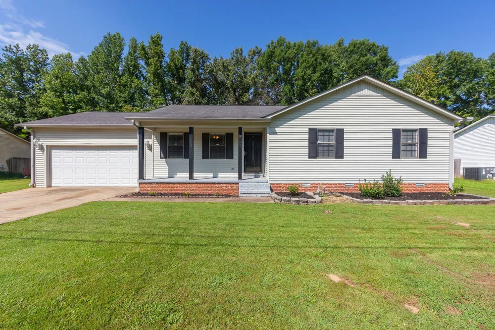 19 Dyer Creek Ln Jackson, TN 38305