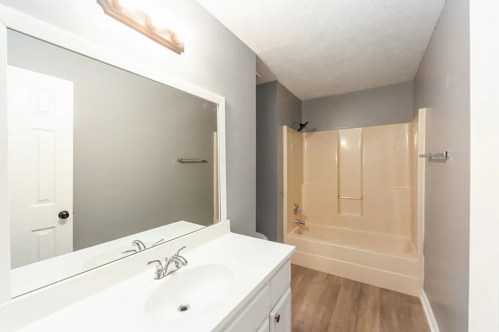 19 Dyer Creek Ln Jackson, TN 38305